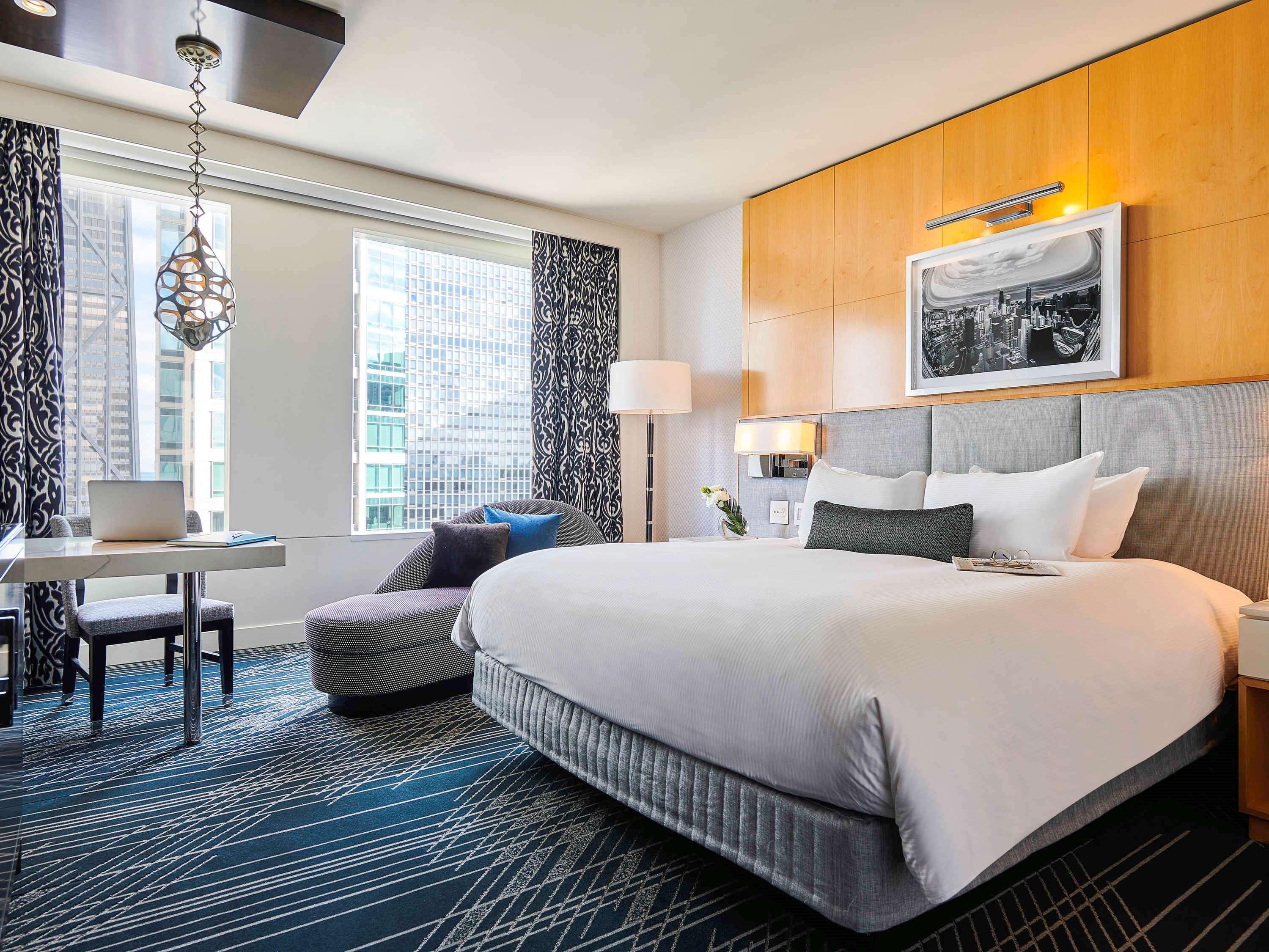Hotel Sofitel Chicago Magnificent Mile Zewnętrze zdjęcie A guest room at the Hotel Commonwealth