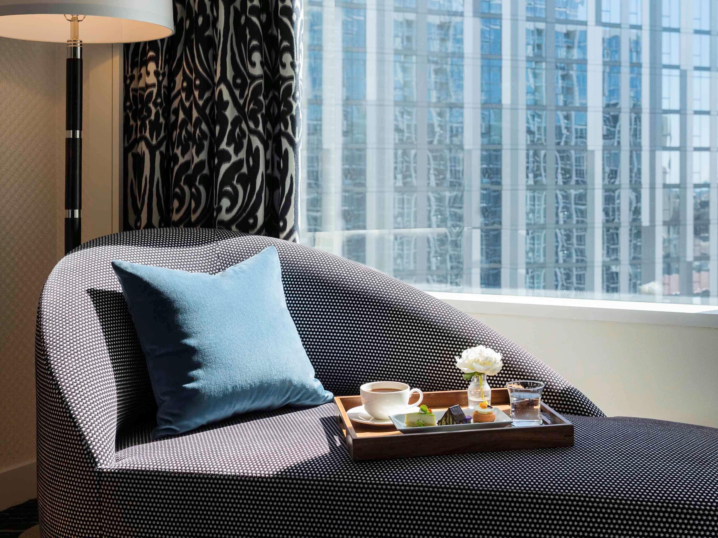 Hotel Sofitel Chicago Magnificent Mile Zewnętrze zdjęcie A room at the hotel