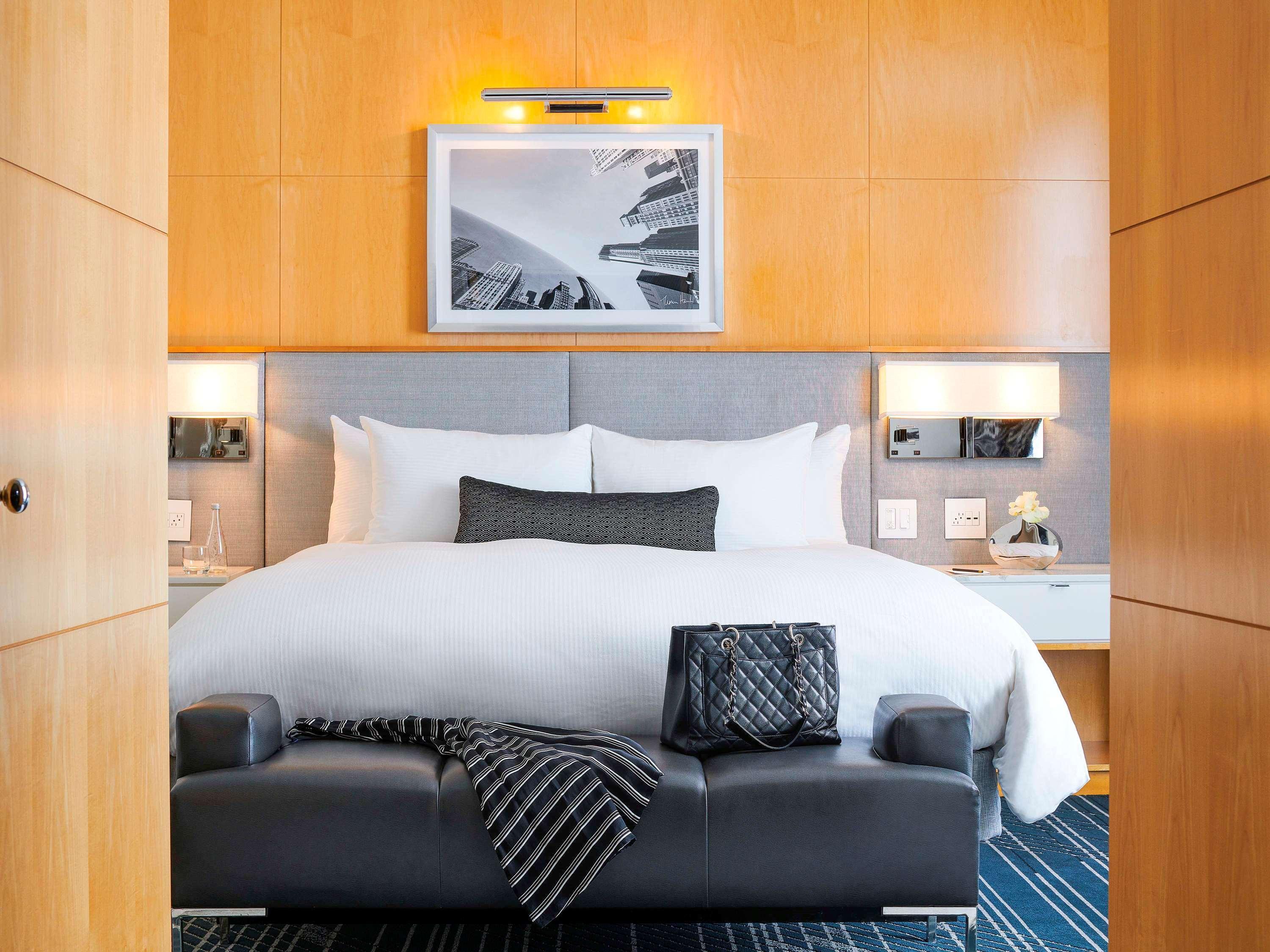 Hotel Sofitel Chicago Magnificent Mile Zewnętrze zdjęcie A bedroom at the Mandarin Oriental, Washington DC
