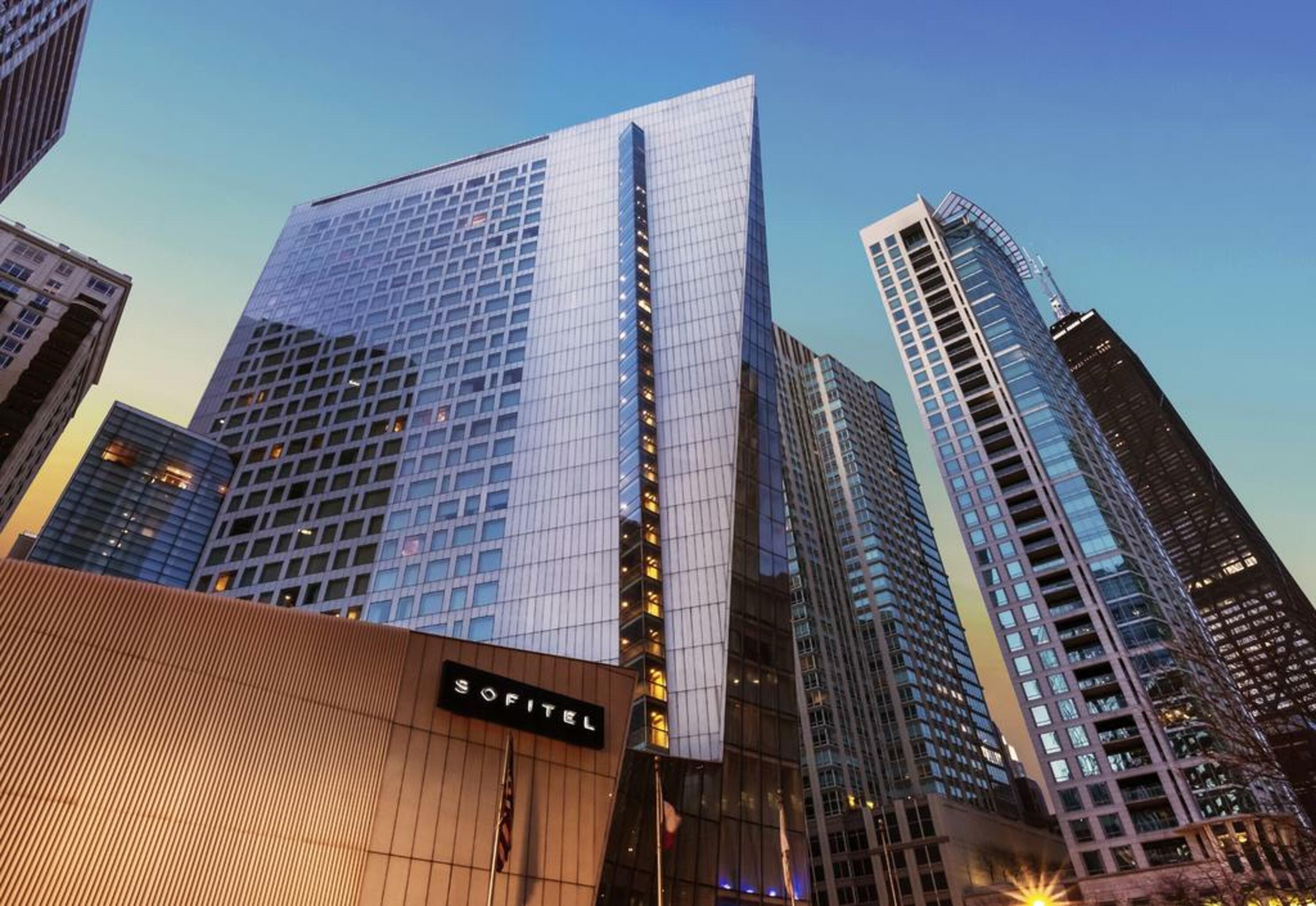 Hotel Sofitel Chicago Magnificent Mile Zewnętrze zdjęcie The hotel in 2014