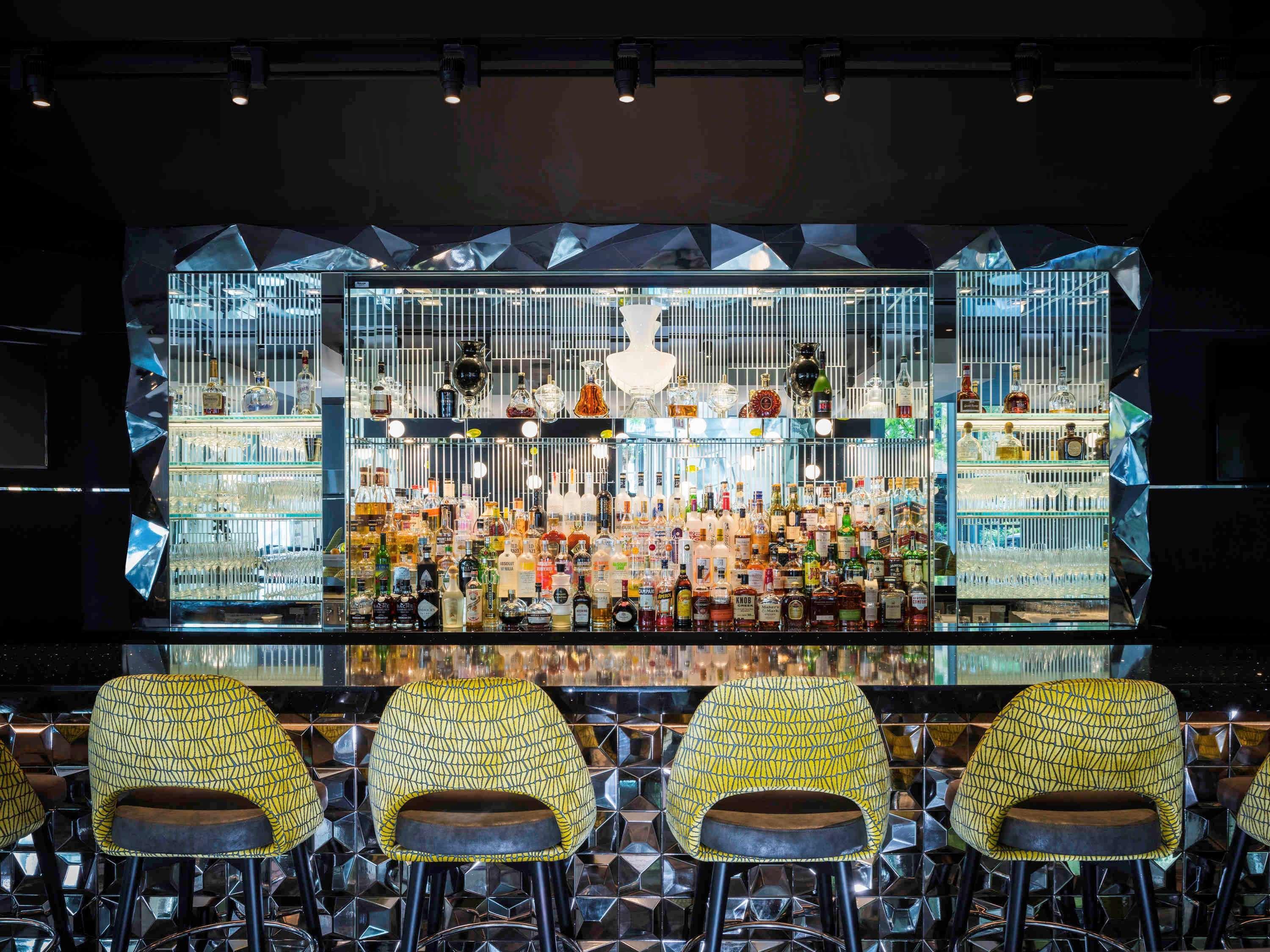 Hotel Sofitel Chicago Magnificent Mile Zewnętrze zdjęcie The bar at the 100A restaurant