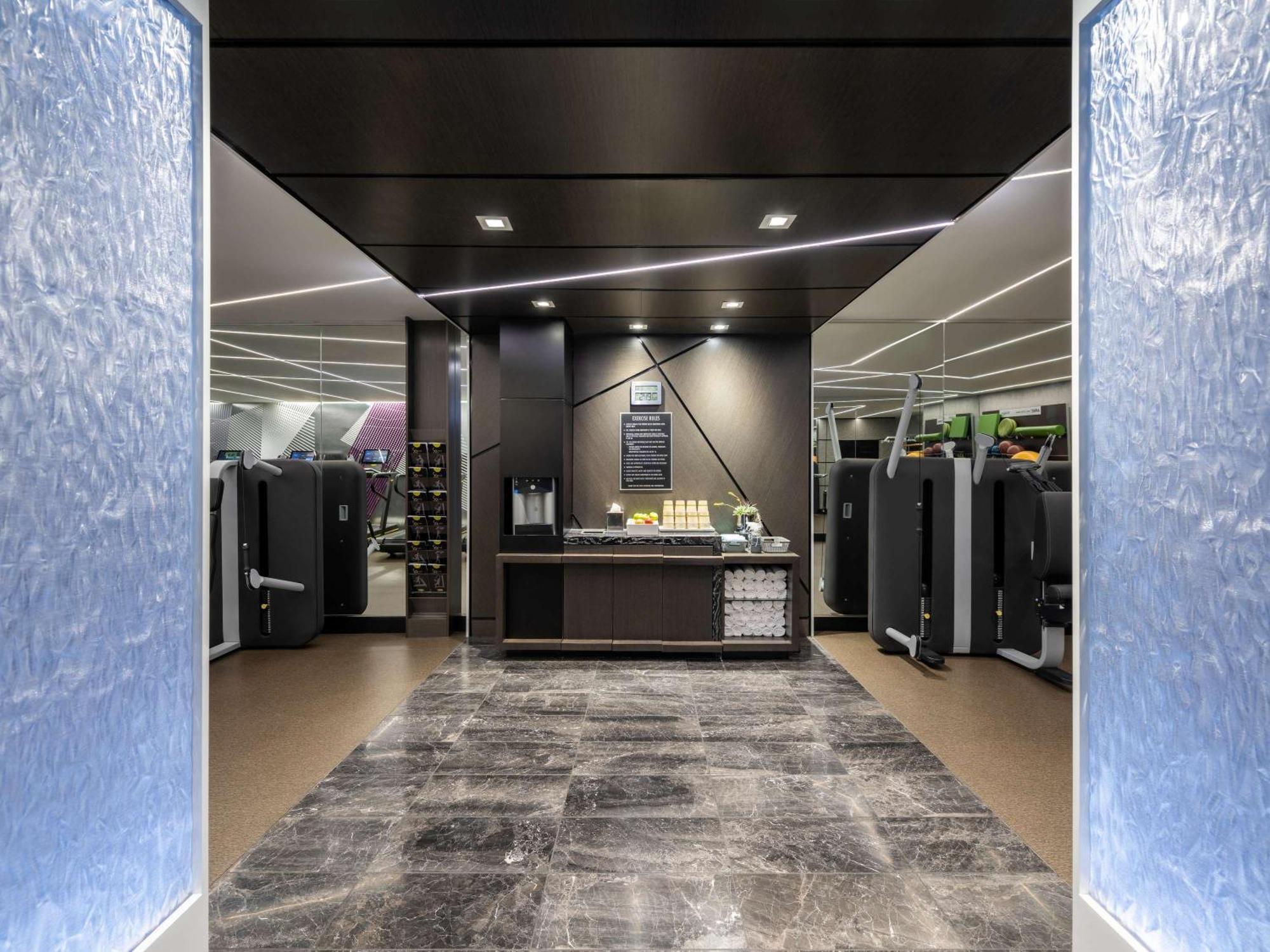 Hotel Sofitel Chicago Magnificent Mile Zewnętrze zdjęcie The interior of the new office