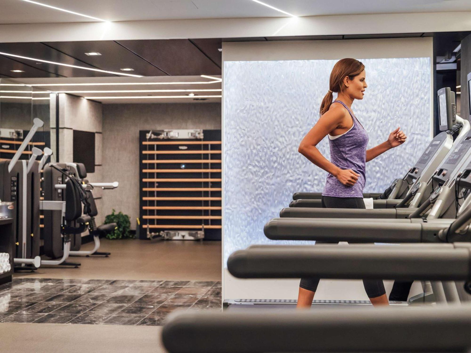 Hotel Sofitel Chicago Magnificent Mile Zewnętrze zdjęcie The Fitness Center at The Ritz-Carlton, Boston Common